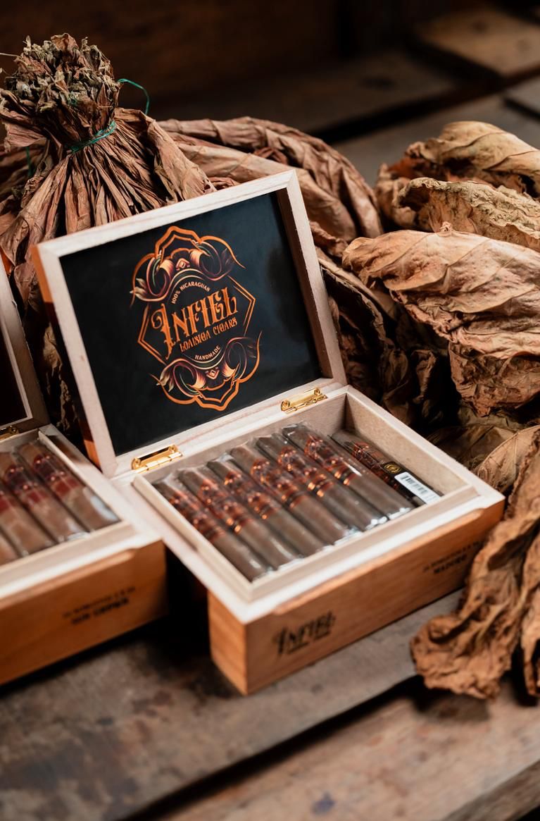Infiel Maduro Churchill 7x54