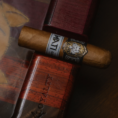 Family by Loyalty Hati Gran Toro 6x54